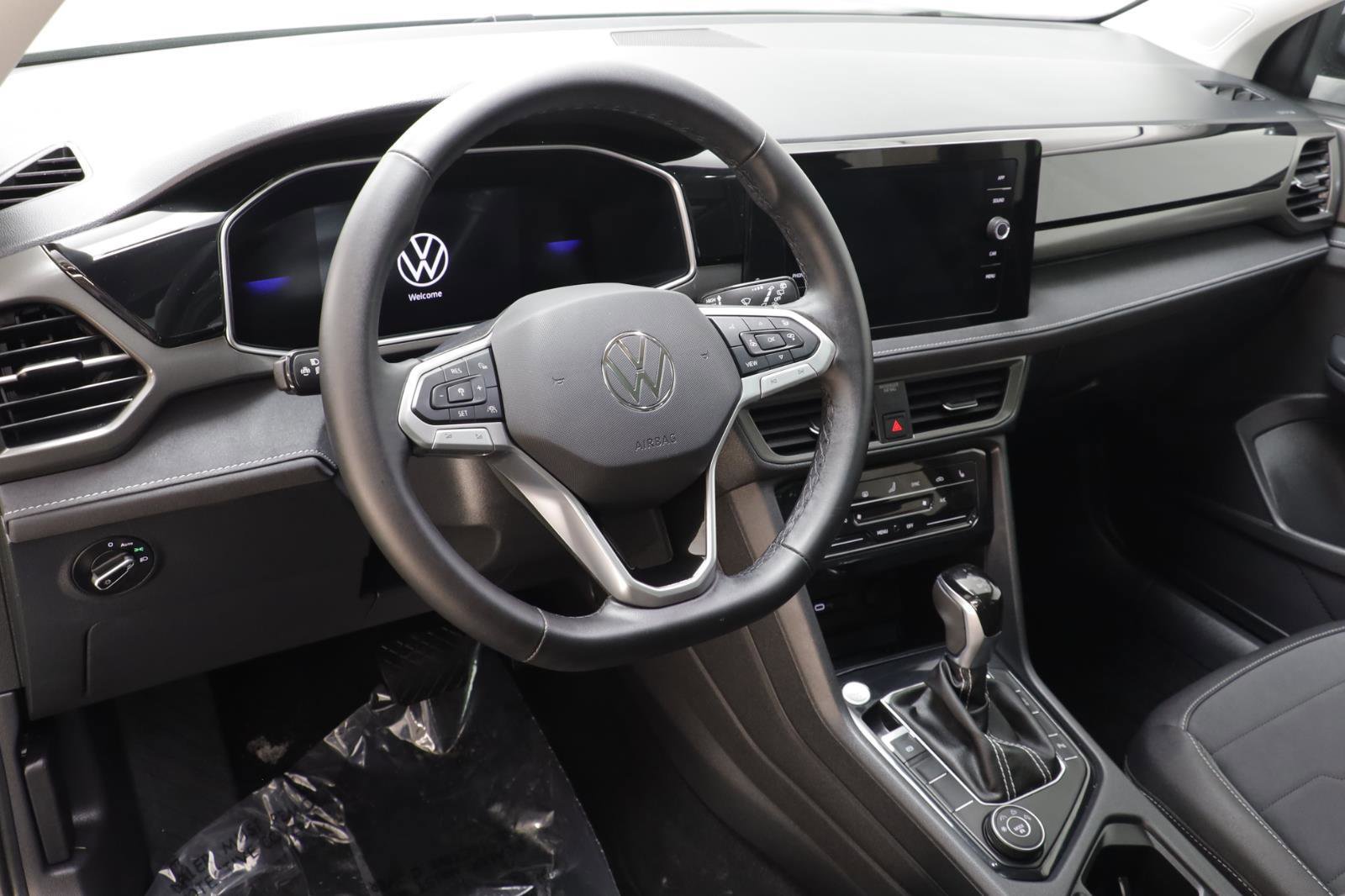 Used 2025 Volkswagen Taos SE image 7