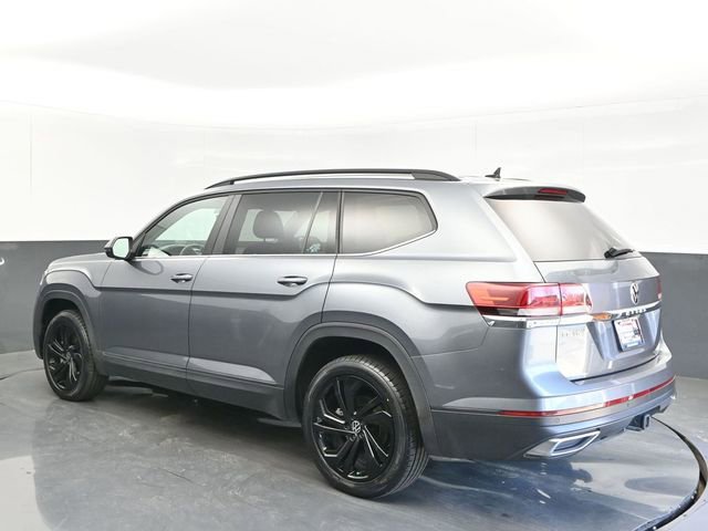 Used 2023 Volkswagen Atlas SE w/ Black Wheel Package image 3