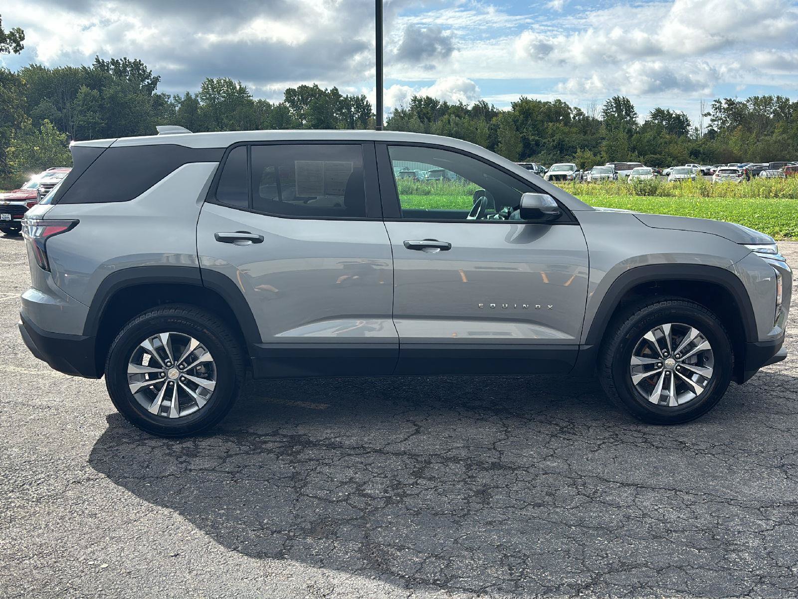 Used 2026 Chevrolet Equinox LT AWD/4WD image 8