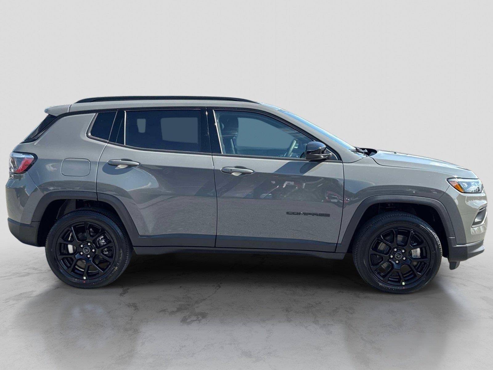New 2026 Jeep Compass Latitude AWD/4WD image 4