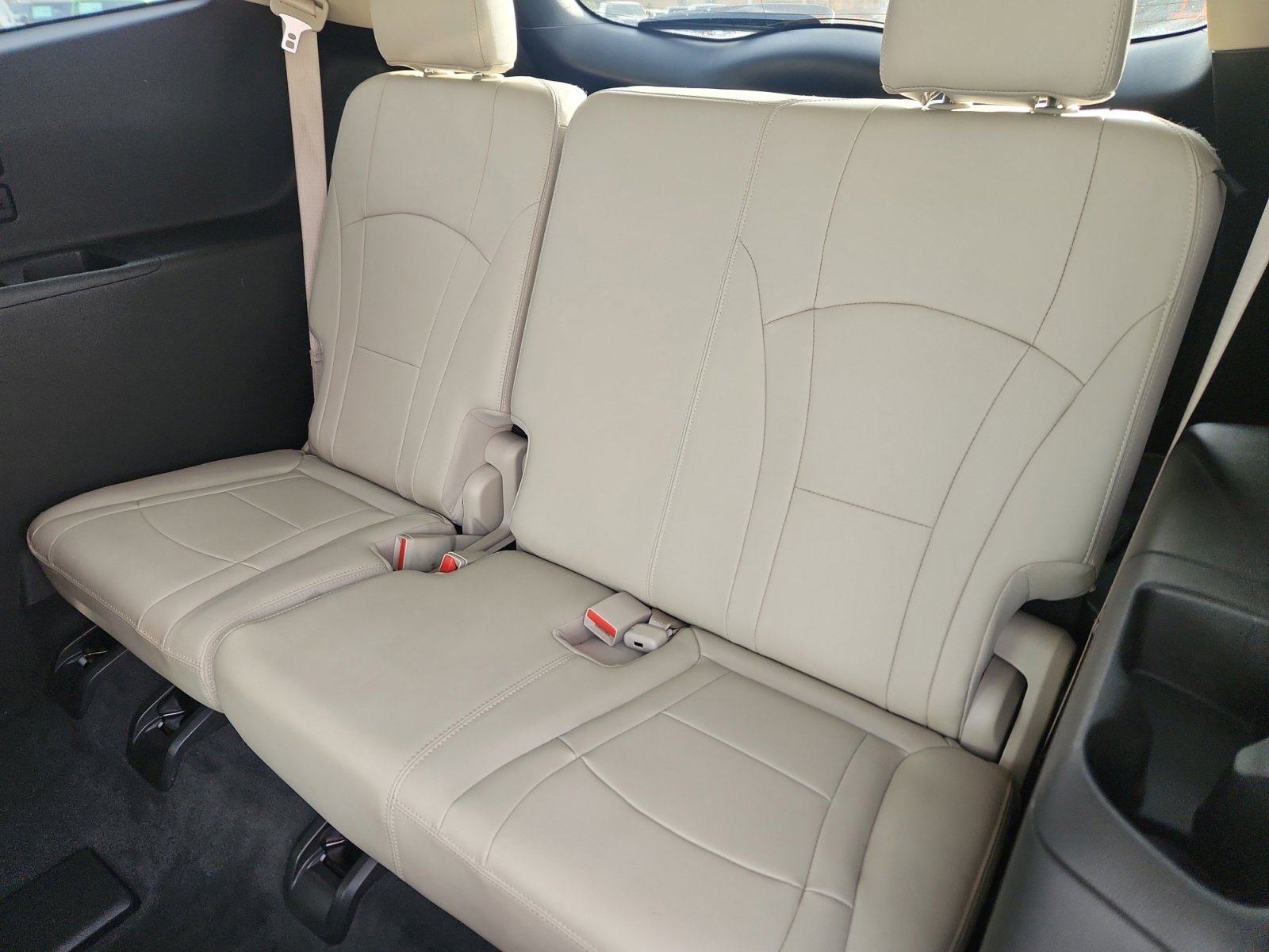 Used 2019 Buick Enclave Essence image 35