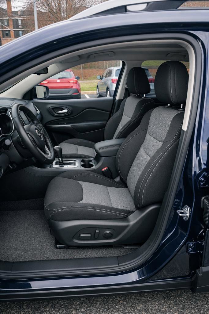 Used 2016 Jeep Cherokee Latitude w/ Cold Weather Group image 4