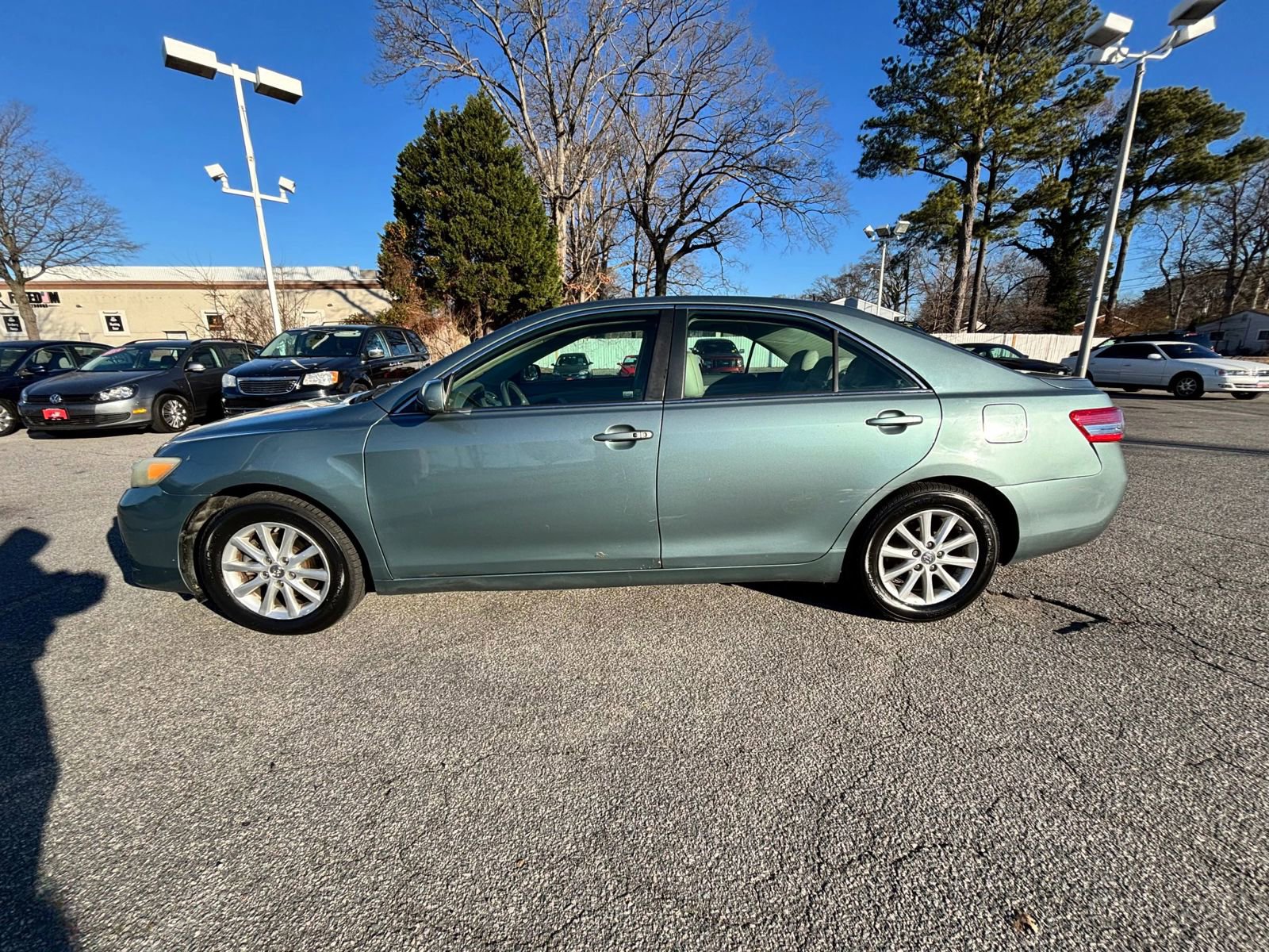Used 2011 Toyota Camry XLE w/ XLE Extra-Value Pkg #1 FWD image 2