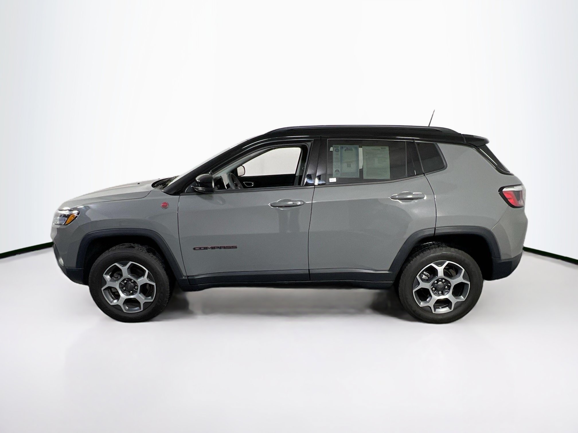 Used 2022 Jeep Compass Trailhawk AWD/4WD image 8