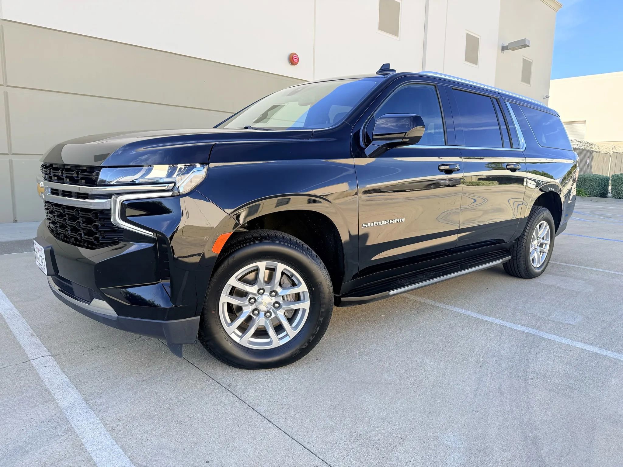 Used 2021 Chevrolet Suburban LS image 1