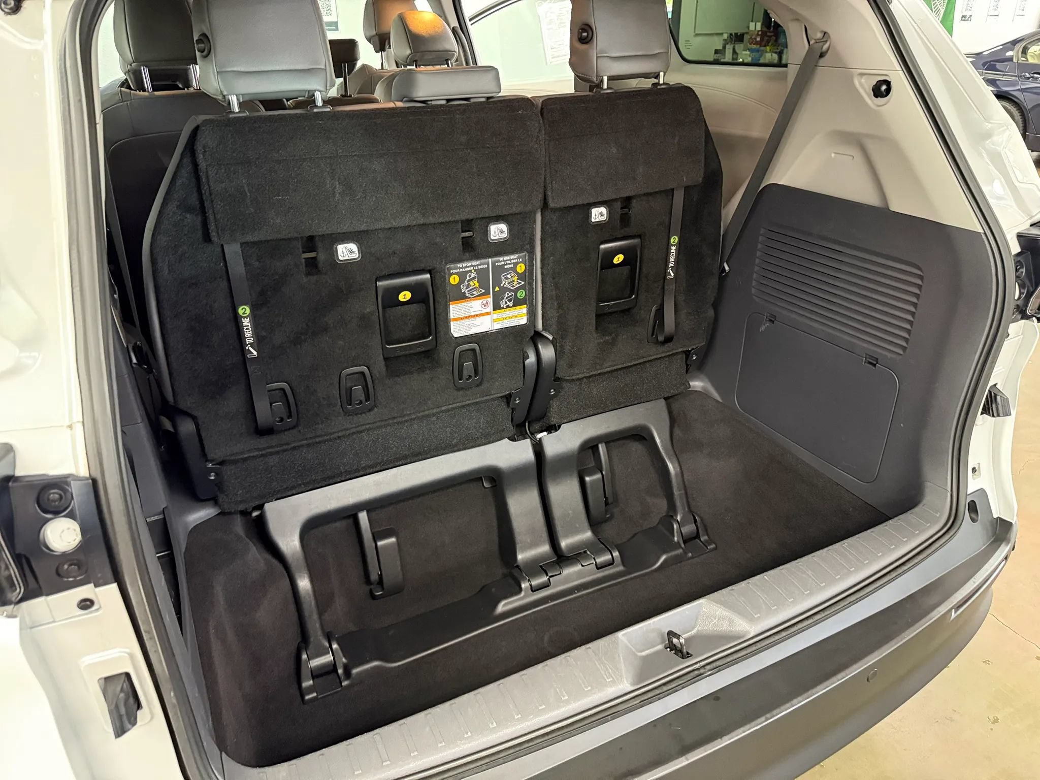 Used 2022 Toyota Sienna XLE w/ XLE Plus Package FWD image 13