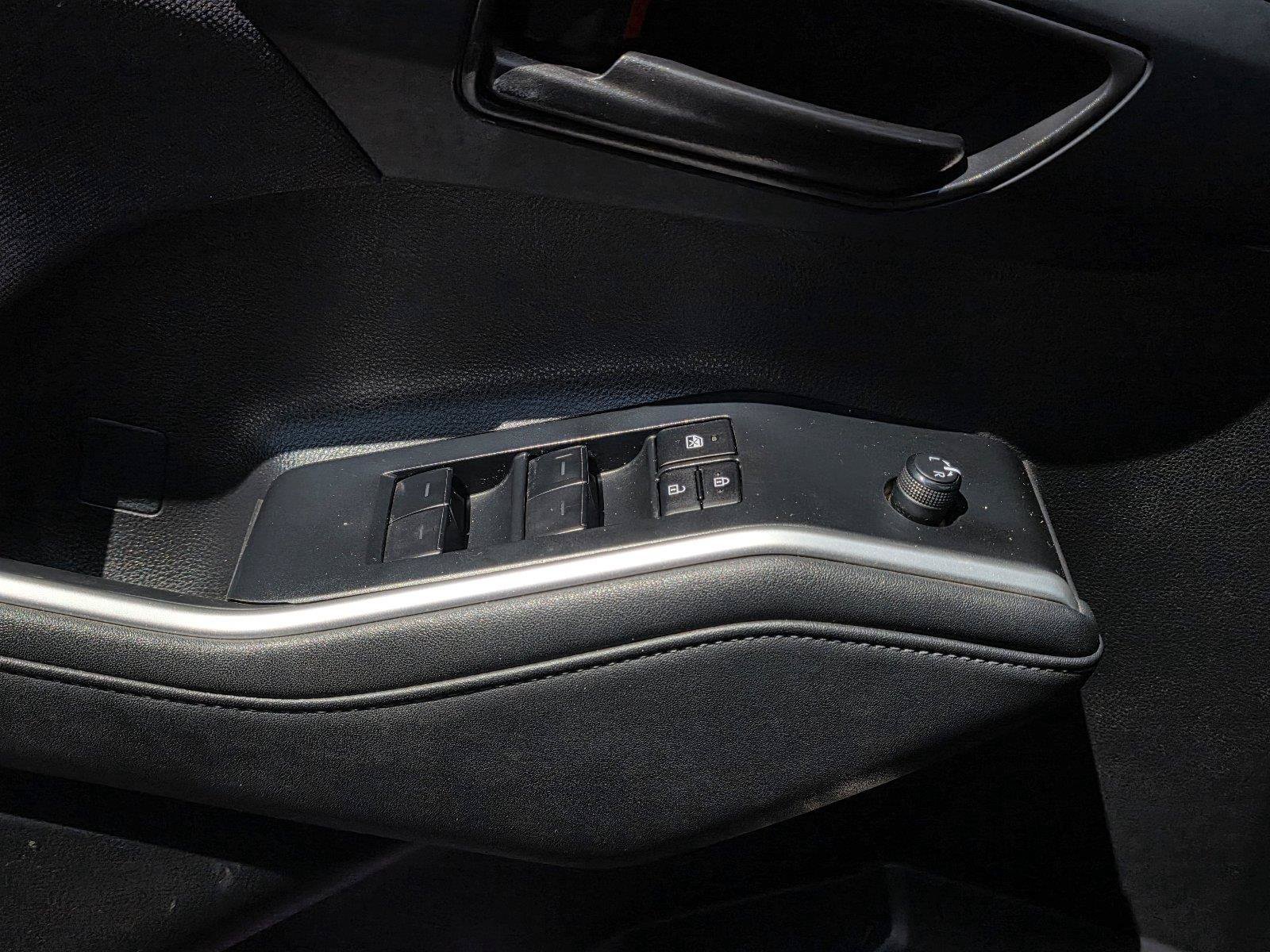 Used 2023 Toyota Highlander LE FWD image 25