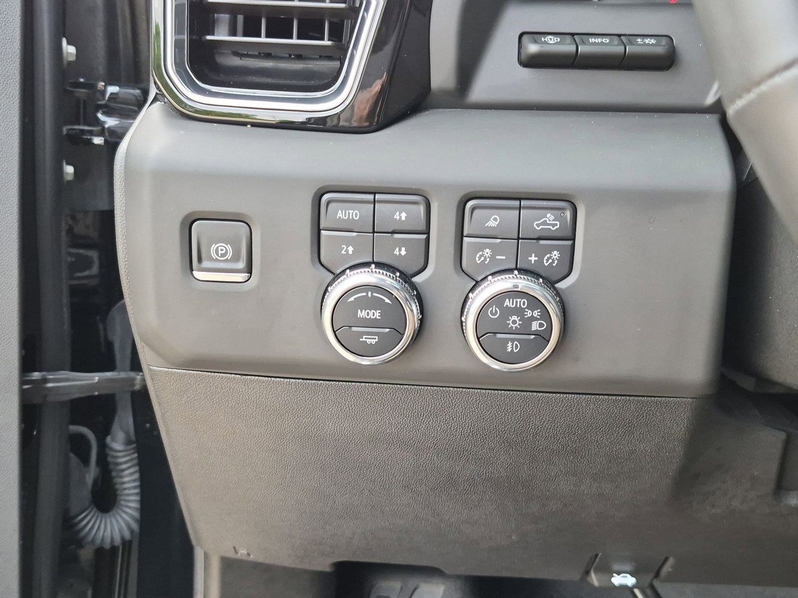 Certified 2025 GMC Sierra 2500 Denali w/ Technology Package AWD/4WD image 18