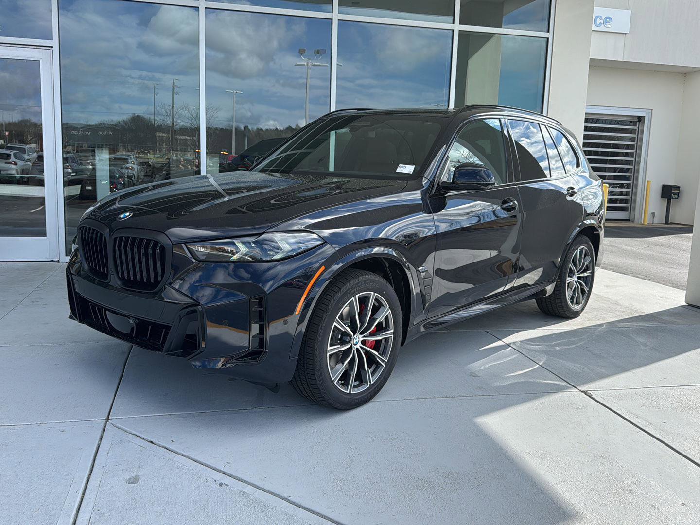 New 2026 BMW X5 xDrive40i w/ M Sport Package image 1
