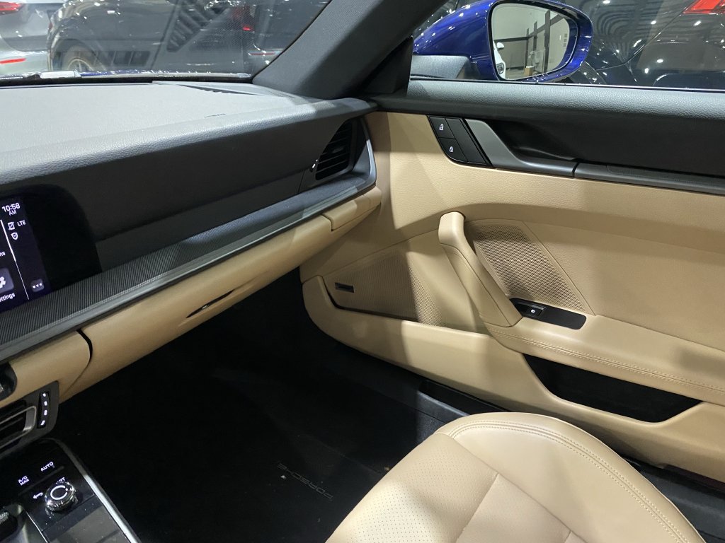 Used 2024 Porsche 911 Carrera image 4