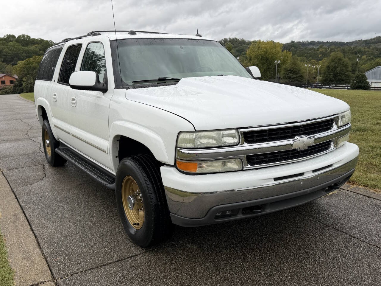 Used 2004 Chevrolet Suburban 2500 LT w/ Preferred Equipment Group AWD/4WD image 6