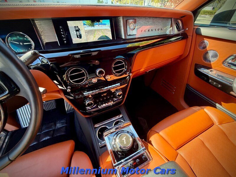 Used 2018 Rolls-Royce Phantom Sedan RWD image 2