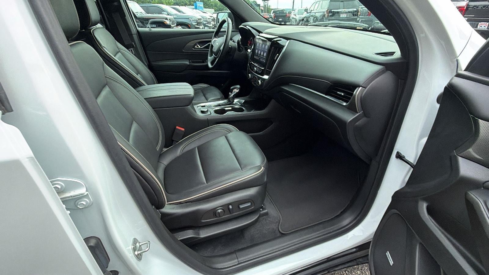 Used 2023 Chevrolet Traverse Premier w/ Redline Edition AWD/4WD image 19