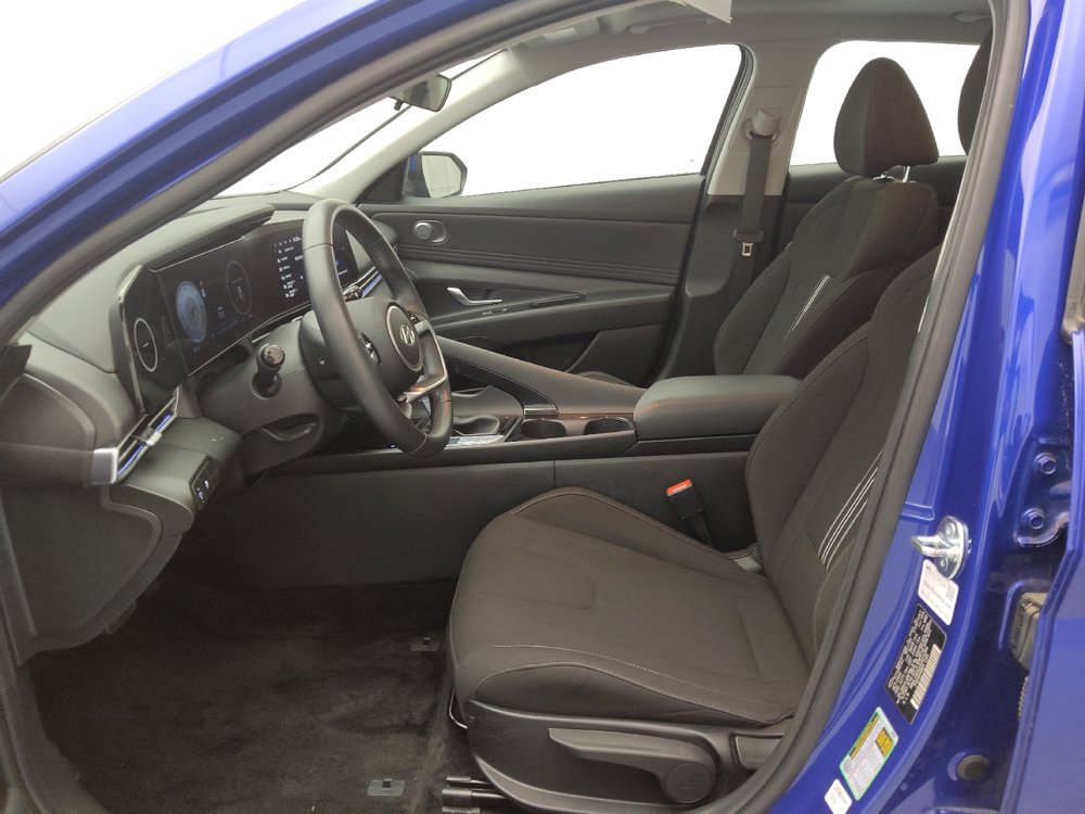 Used 2025 Hyundai Elantra SEL image 17