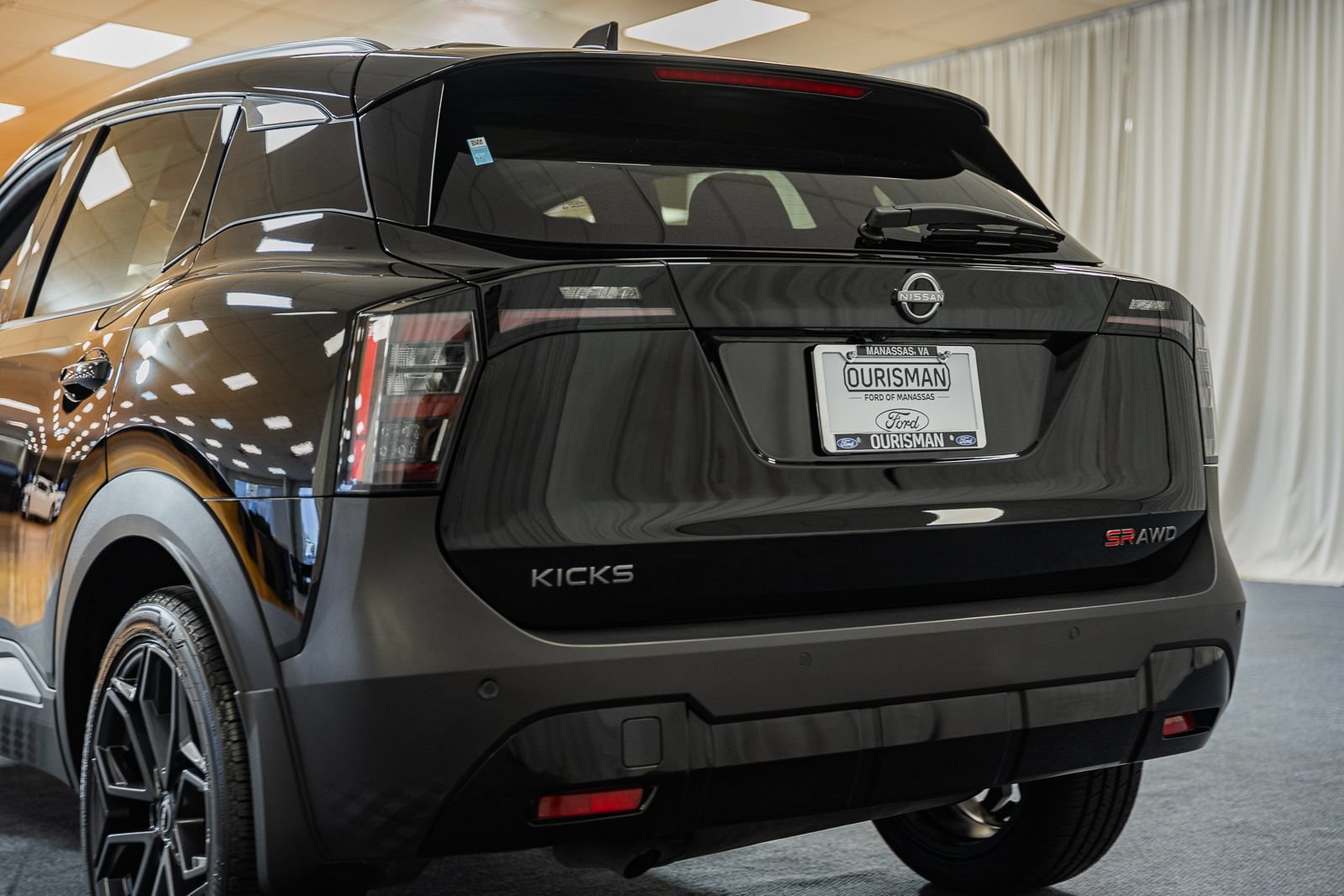 Used 2025 Nissan Kicks SR w/ SR Premium Package AWD/4WD image 6