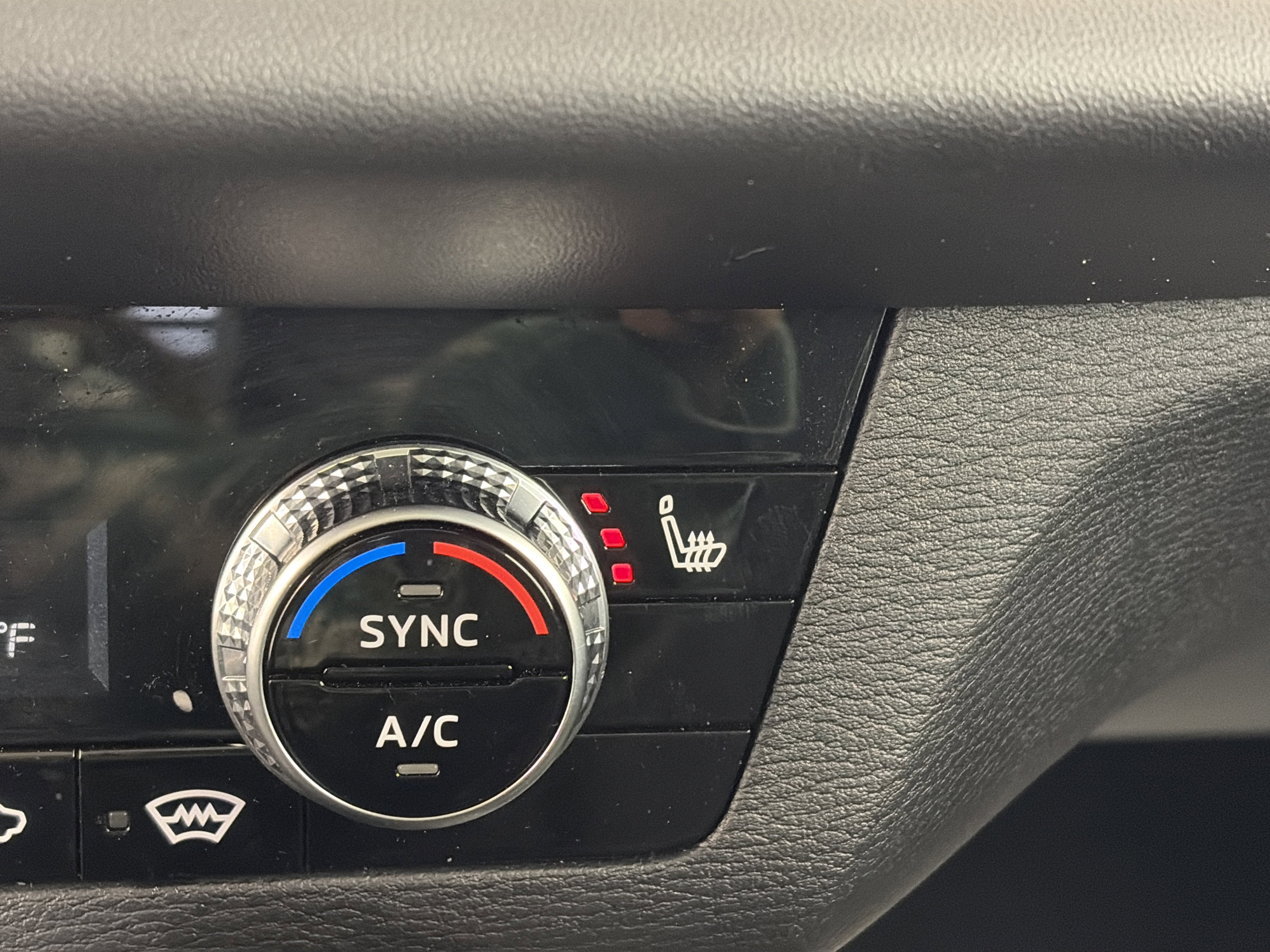 Used 2025 Mitsubishi Outlander SEL image 58