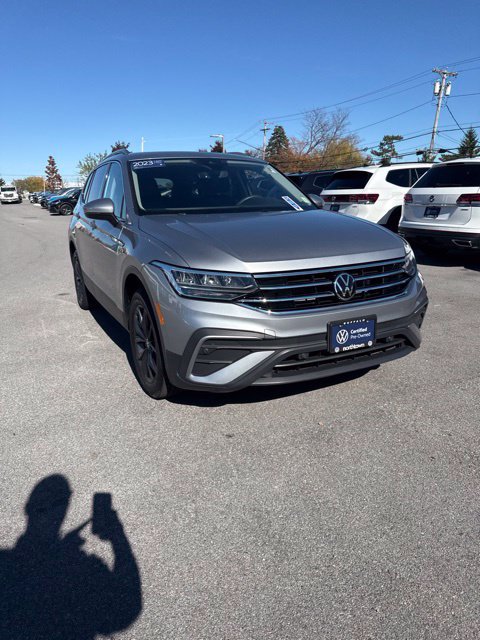 Used 2023 Volkswagen Tiguan SE w/ Panoramic Sunroof Package AWD/4WD image 15