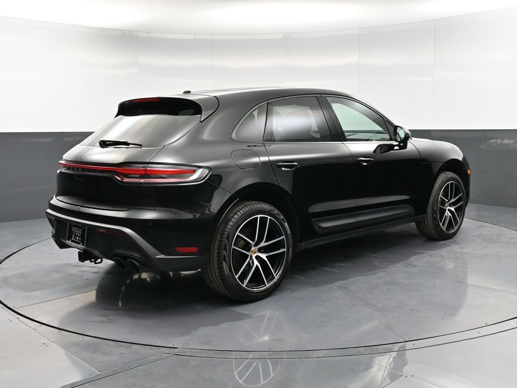 Certified 2024 Porsche Macan image 8