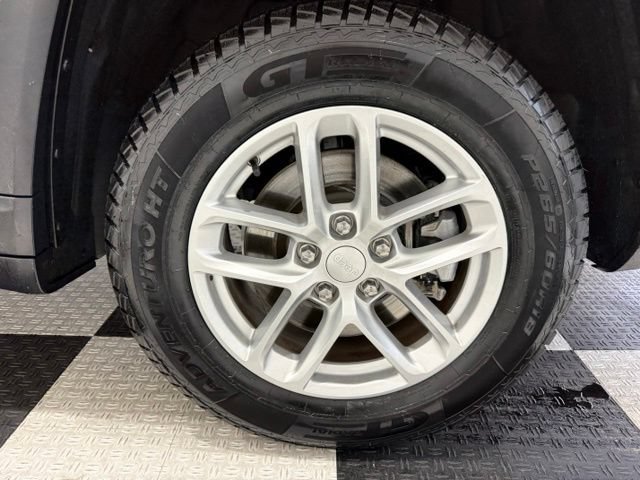 Used 2021 Jeep Grand Cherokee L Laredo w/ Luxury Tech Group I AWD/4WD image 12