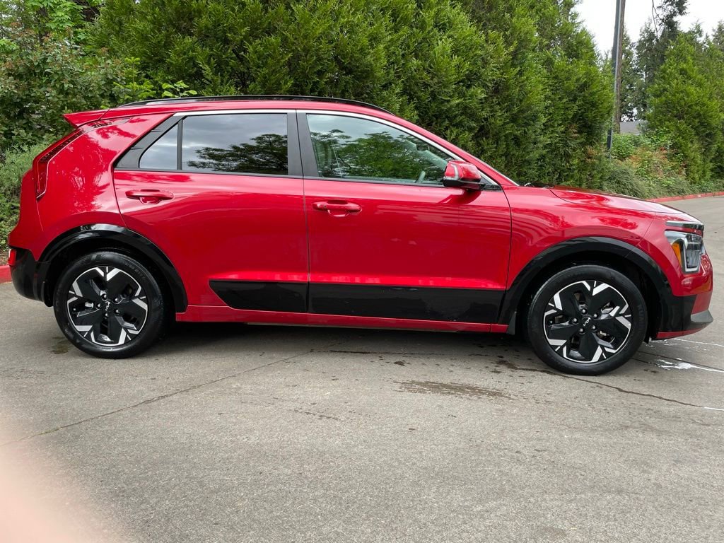 Used 2023 Kia Niro Wind w/ Wind Preserve Package FWD image 3