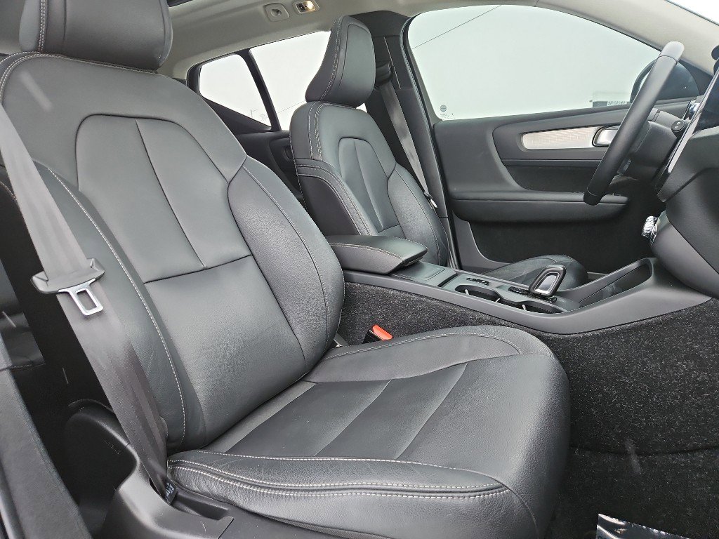 Used 2019 Volvo XC40 T5 Momentum image 18