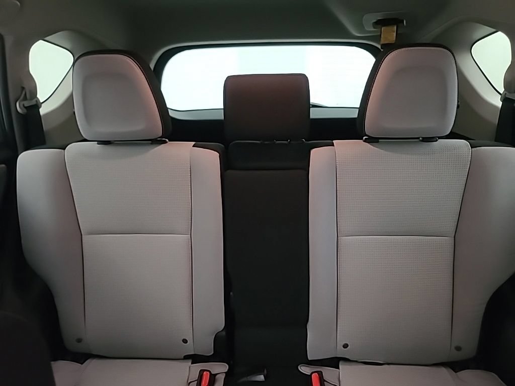 Used 2018 Toyota RAV4 XLE w/ Plus Extra Value Package FWD image 26