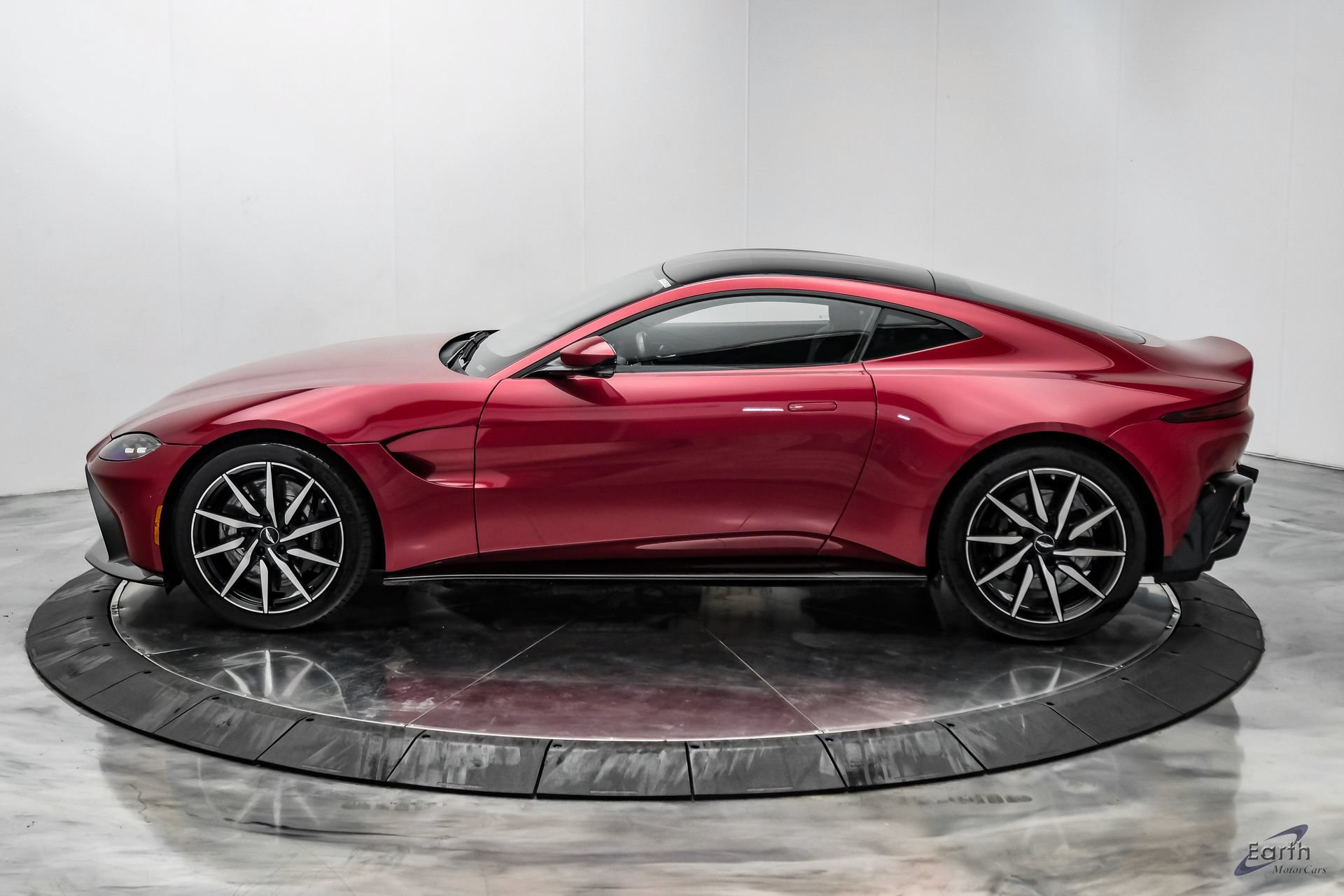 Used 2019 Aston Martin V8 Vantage Coupe RWD image 9