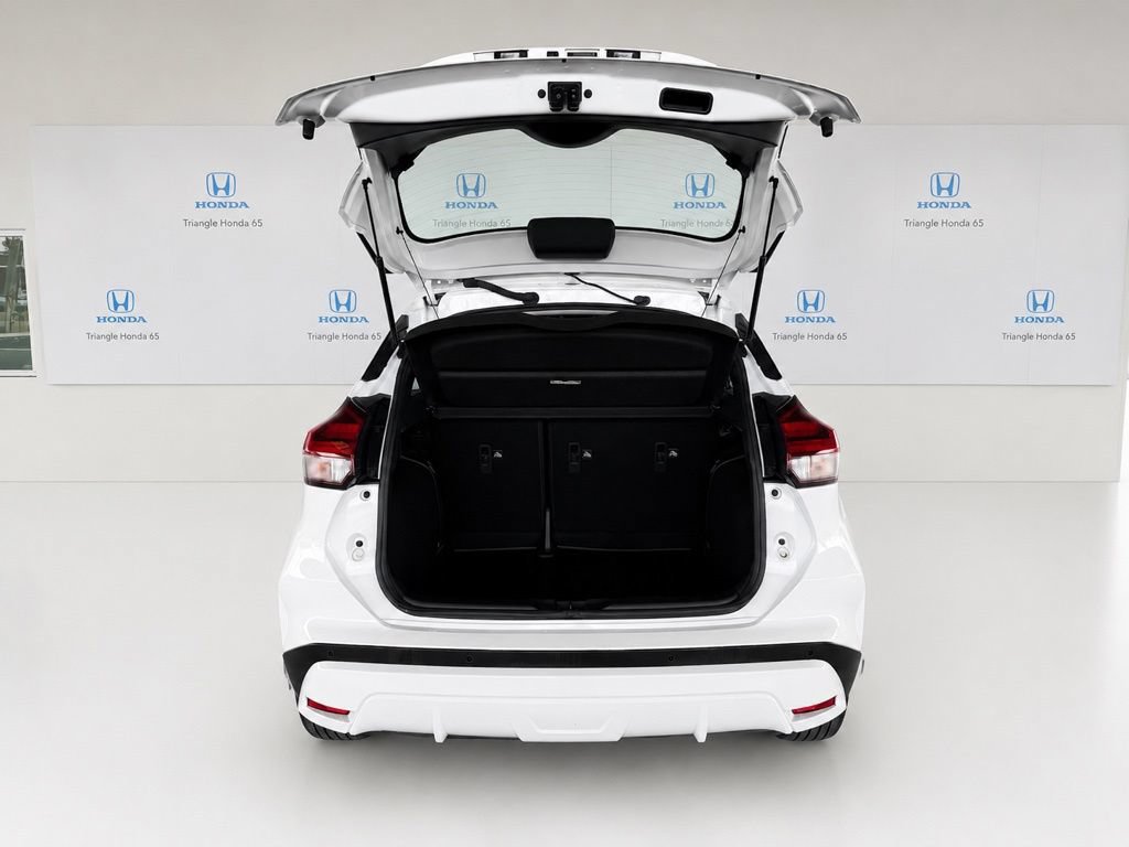 Used 2022 Nissan Kicks S FWD image 6