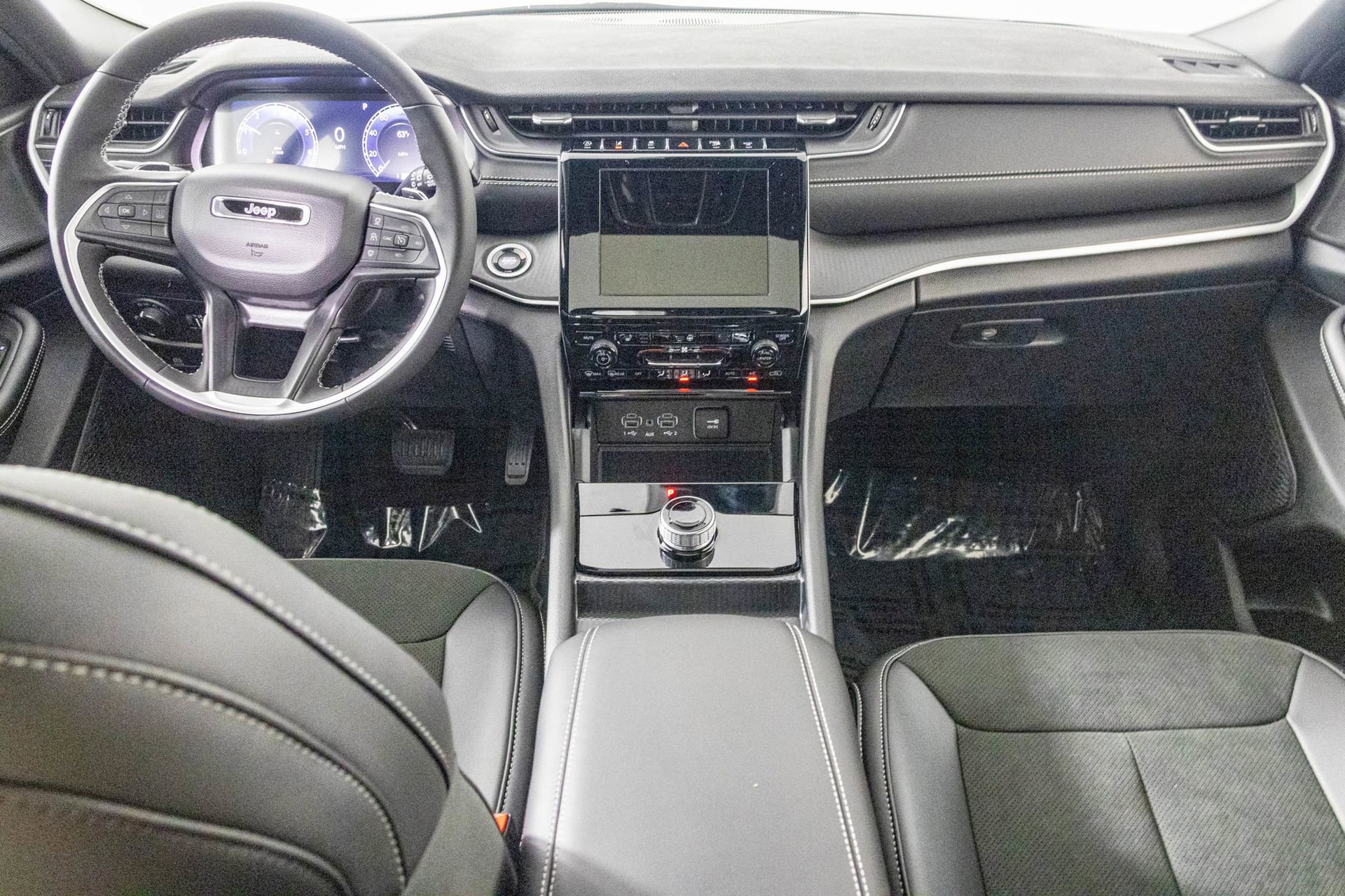 New 2025 Jeep Grand Cherokee Altitude image 4