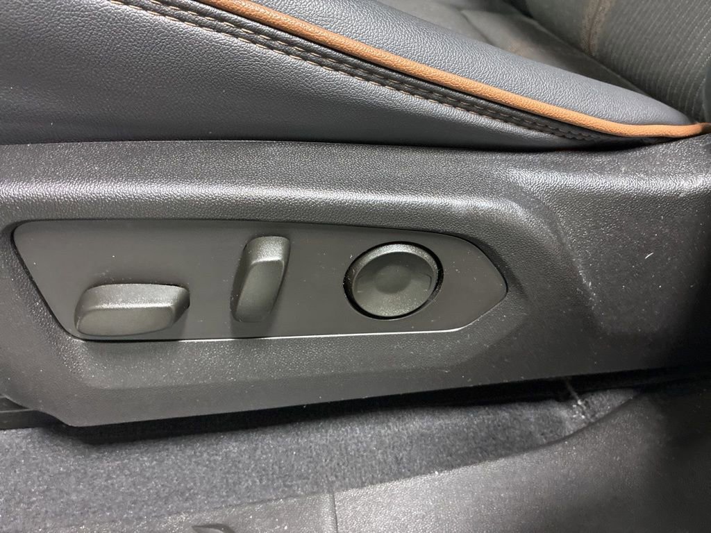 Used 2024 GMC Canyon AT4 w/ Technology Package image 11