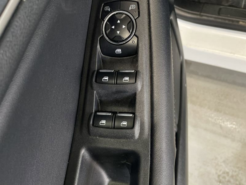 Used 2023 Ford Edge SEL image 13