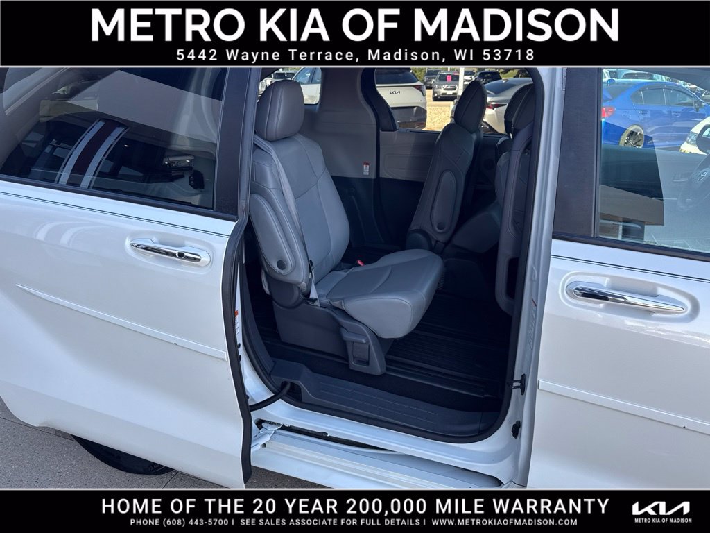 Used 2021 Toyota Sienna XLE AWD/4WD image 39