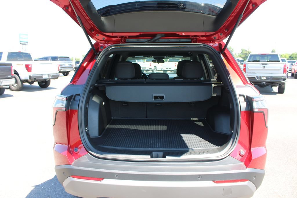 Used 2026 Chevrolet Equinox LT w/ LPO, Floor Liner Package AWD/4WD image 17