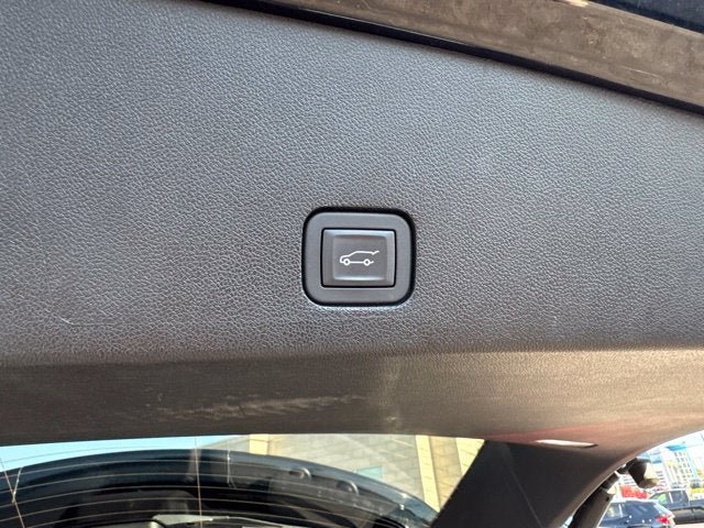 Used 2025 Cadillac XT6 Luxury FWD image 22