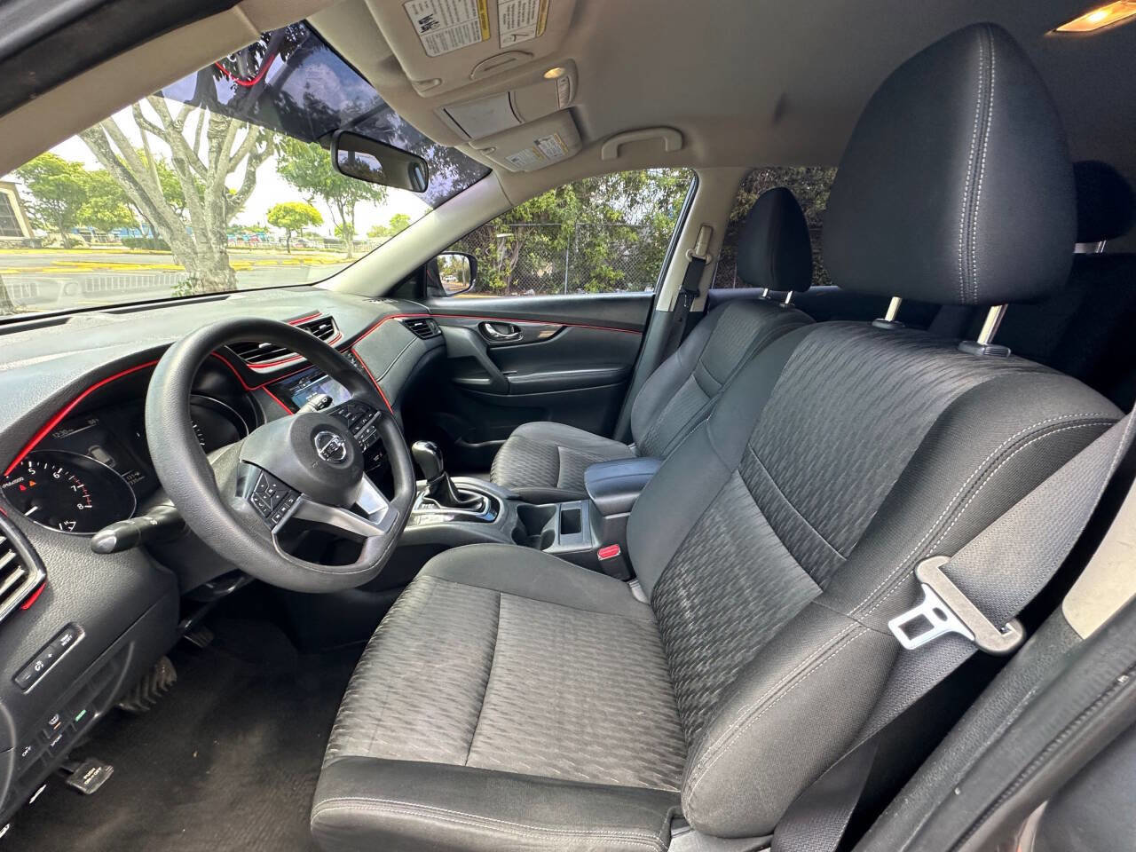 Used 2017 Nissan Rogue S image 18