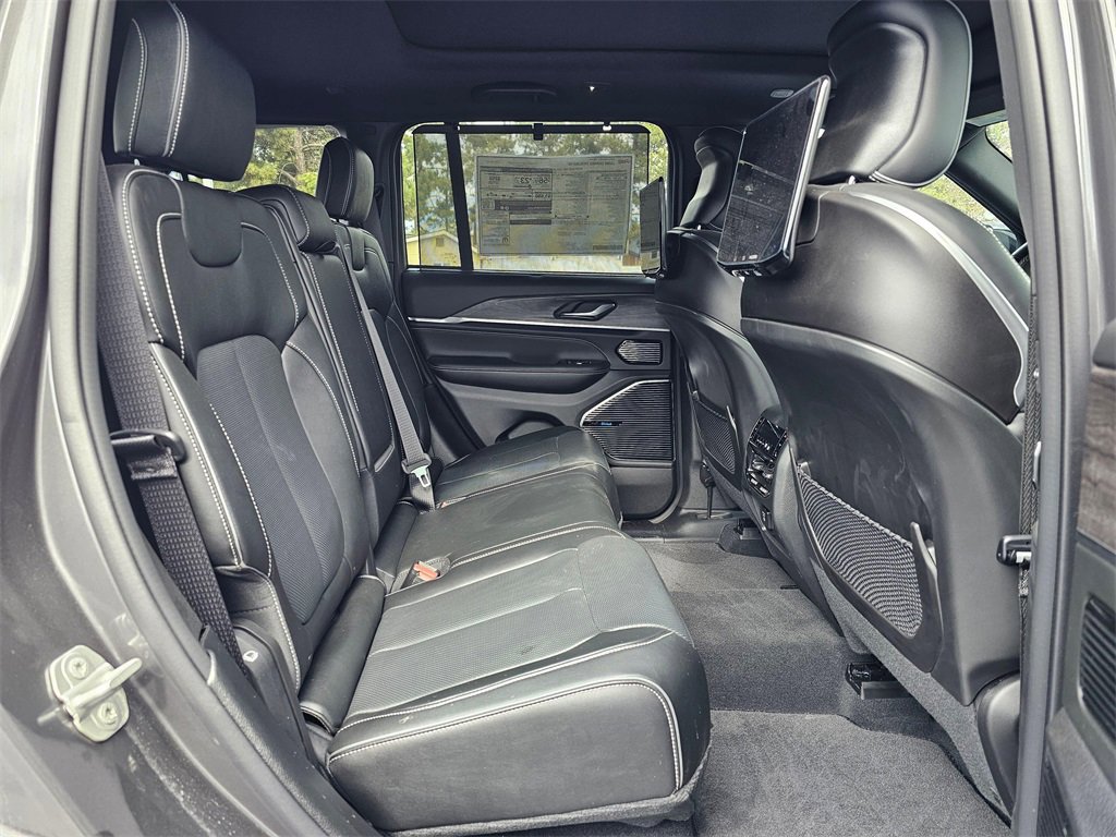 New 2023 Jeep Grand Cherokee Overland w/ Advanced Protech Group III image 14