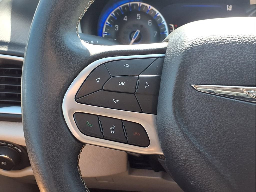 Used 2024 Chrysler Pacifica Touring-L FWD image 12