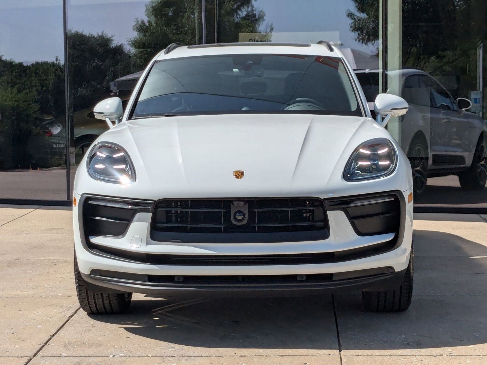 Certified 2025 Porsche Macan image 6