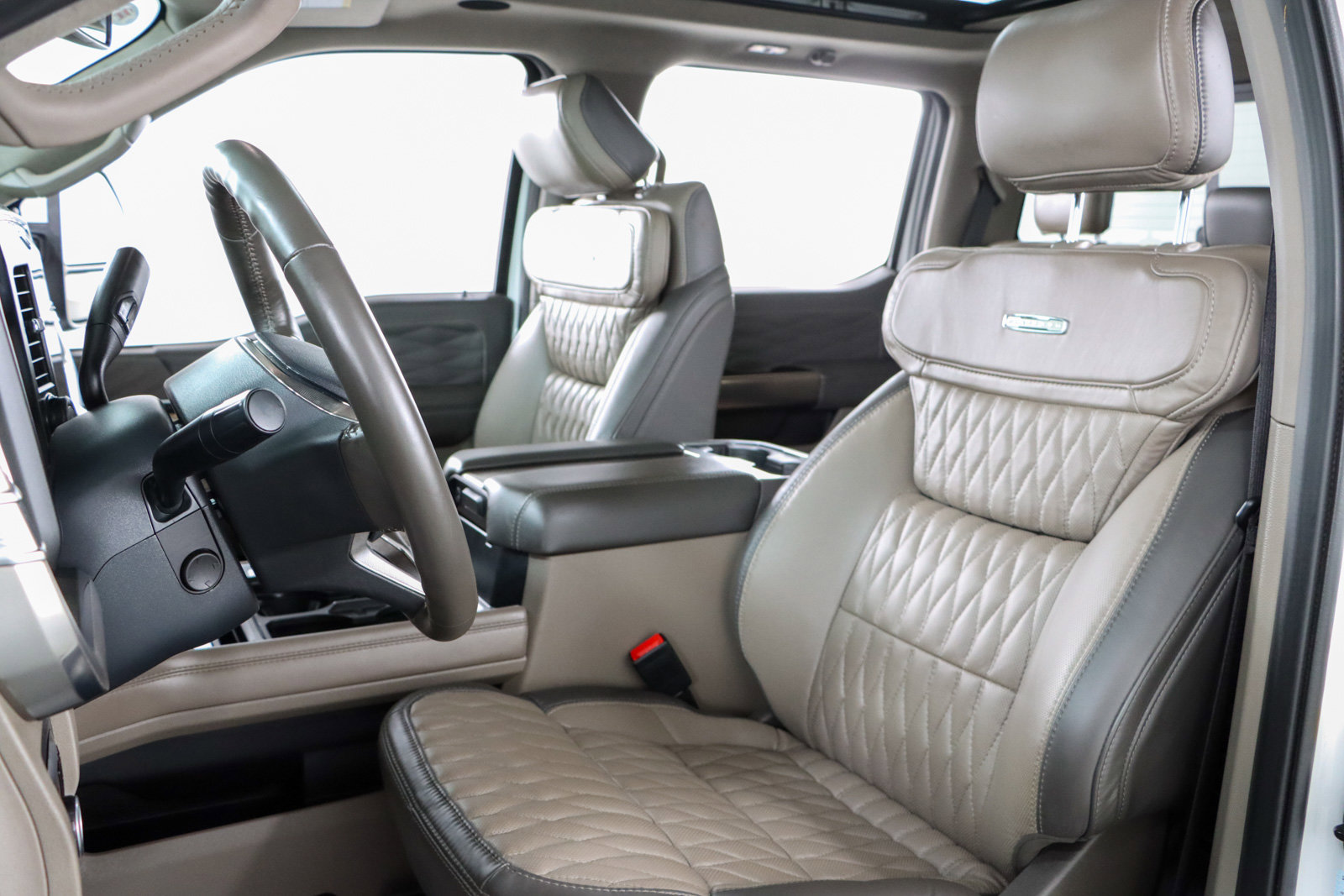 Used 2025 Ford F450 Platinum w/ Platinum Plus Package image 28