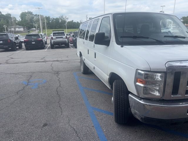 Used 2010 Ford E-350 and Econoline 350 XLT RWD image 4