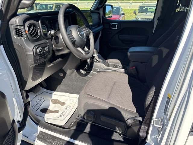 Used 2025 Jeep Gladiator Mojave w/ Convenience Group AWD/4WD image 22