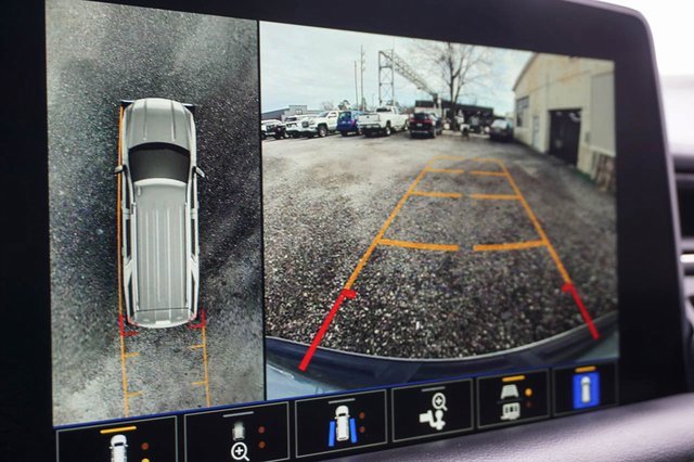 Used 2022 GMC Yukon SLT w/ SLT Premium Package image 34