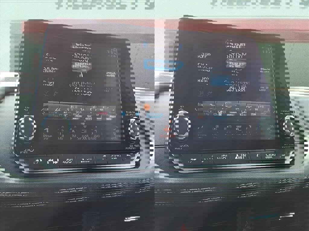 Used 2023 Nissan Rogue S image 17