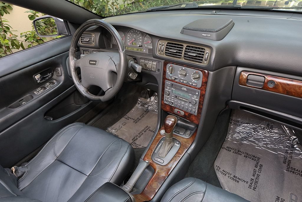 Used 2004 Volvo C70 HT FWD image 9