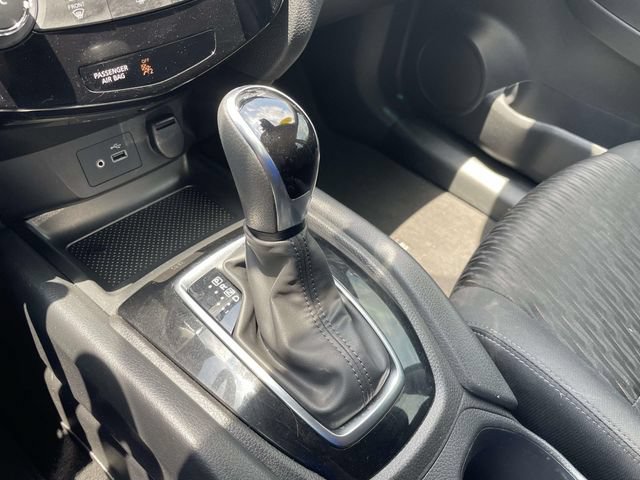 Used 2020 Nissan Rogue S FWD image 30