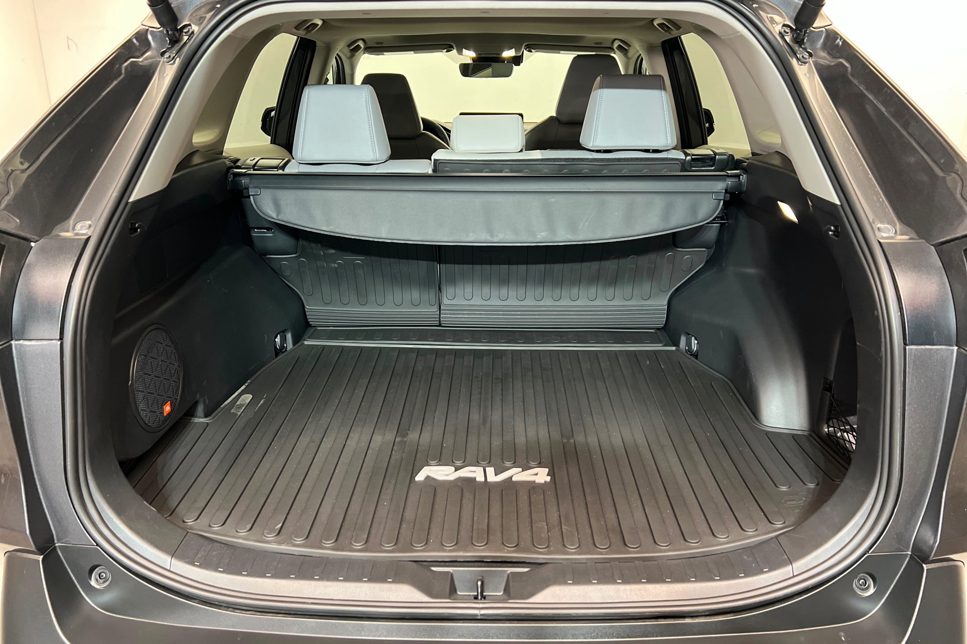 Used 2025 Toyota RAV4 Limited w/ Advanced Technology Package image 23