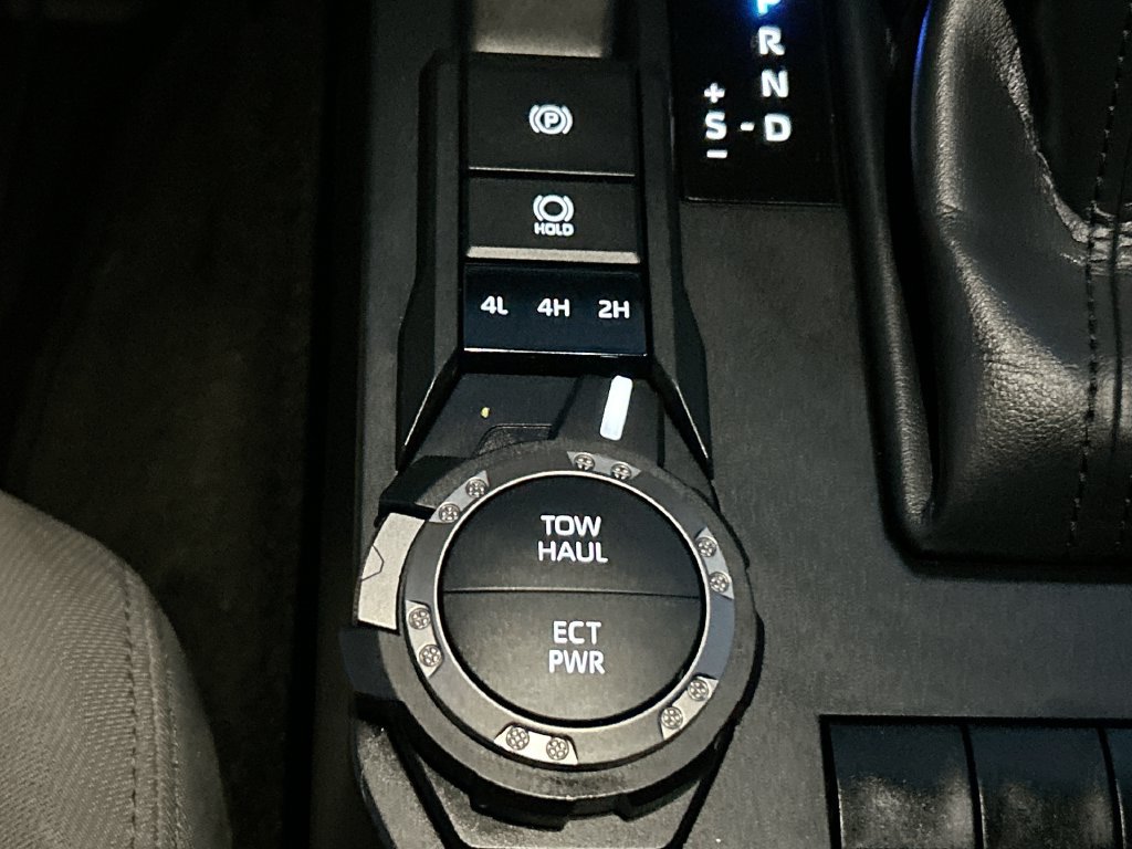Used 2025 Toyota Tacoma SR5 AWD/4WD image 34