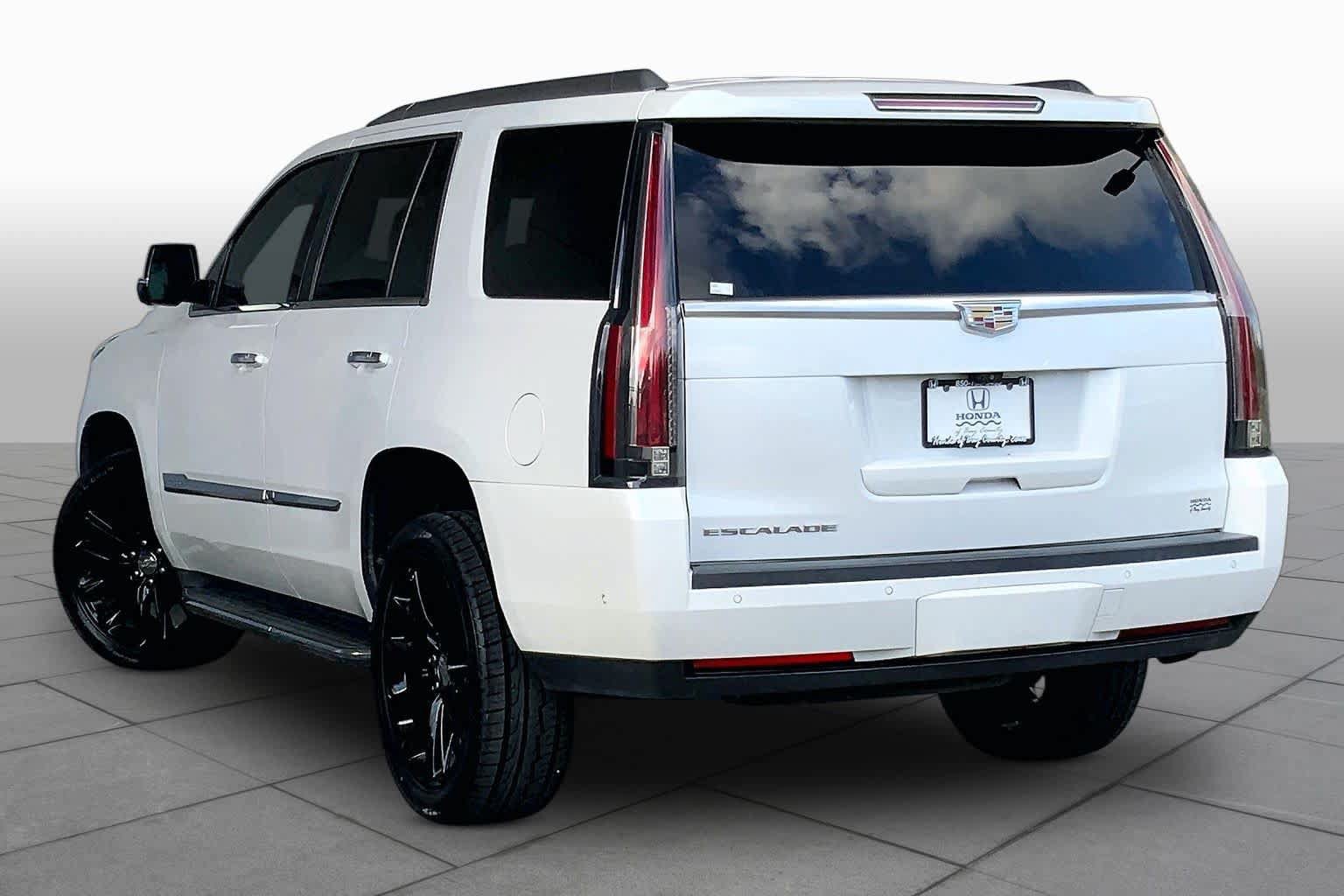 Used 2018 Cadillac Escalade Luxury AWD/4WD image 12