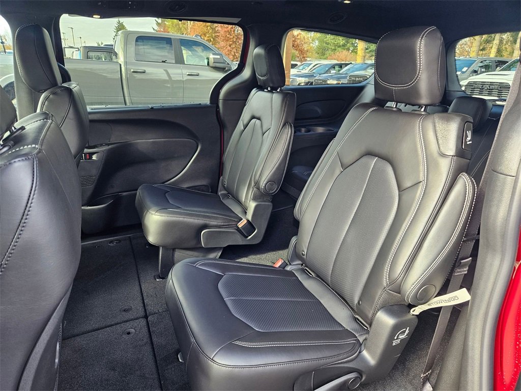 New 2026 Chrysler Pacifica Select image 14
