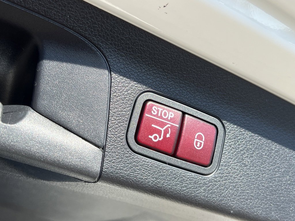 Used 2023 Mercedes-Benz GLS 450 4MATIC w/ AMG Line Exterior image 23